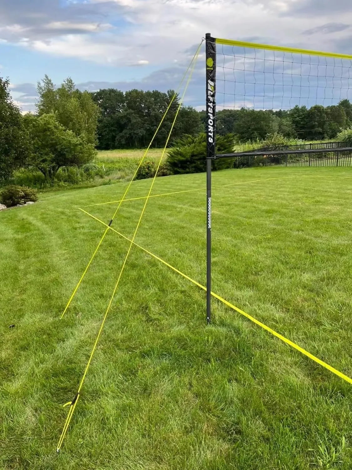 Volleyballnetz mit Pfosten, höhenverstellbar, leicht transportierbar, für den Außenbereich, mit Ball und Pumpe; mobiles Volleyball-Netzsystem